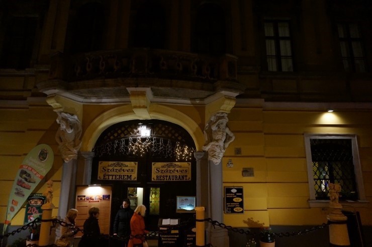 Szazeves Etterem (싸즈 에베쉬 에떼렘)